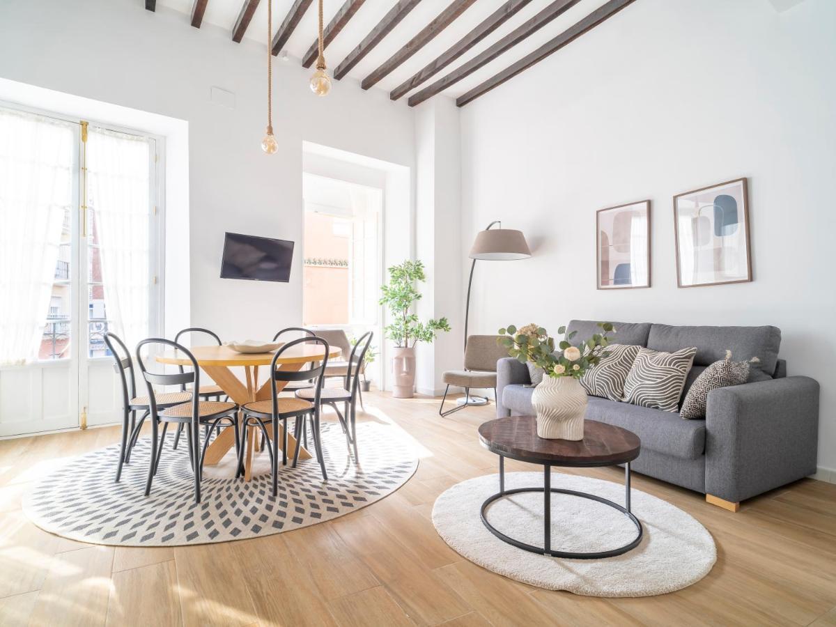 Sanders Lavender - Delightful Two-Bedroom Apartment Downtown Malaga Exterior photo