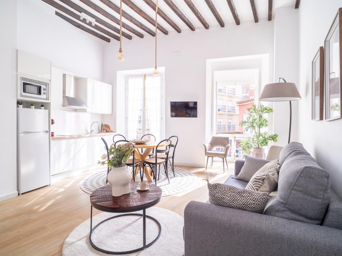 Sanders Lavender - Delightful Two-Bedroom Apartment Downtown Malaga Exterior photo