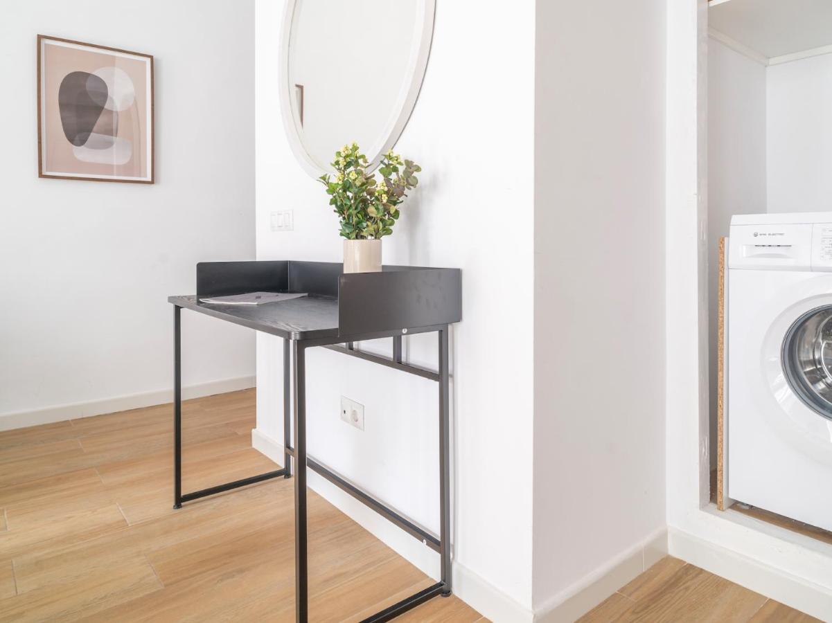 Sanders Lavender - Delightful Two-Bedroom Apartment Downtown Malaga Exterior photo